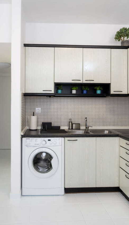 Fully equipped kitchen.