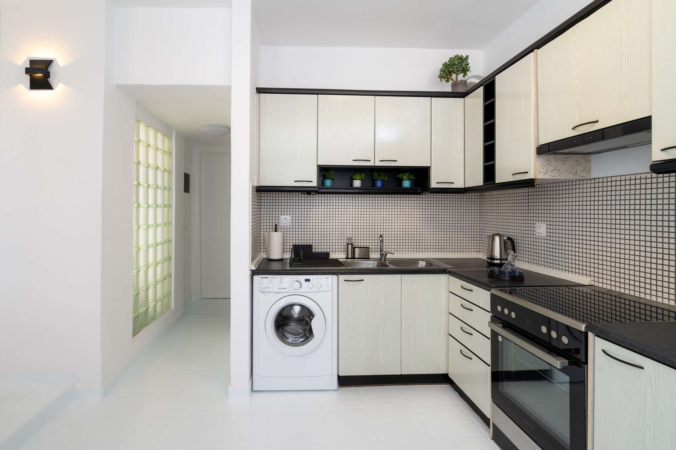 Fully equipped kitchen.